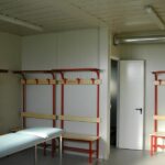 Modularer Sport-Umkleidebox 12 m × 12,5 m Vollausgestattet für Sportanlagen