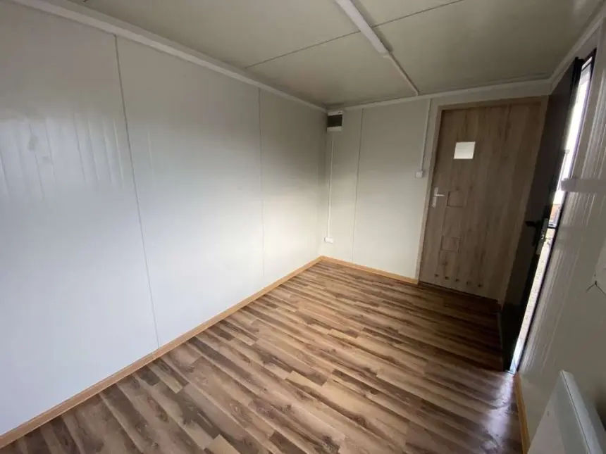 Bürocontainer 5×2,20 m Mit Sanitär Und LED Robuste Stahlkonstruktion - Image 3