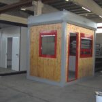Box Container Monoblock für Skiliftstation mit Veranda 2m x 2.4m